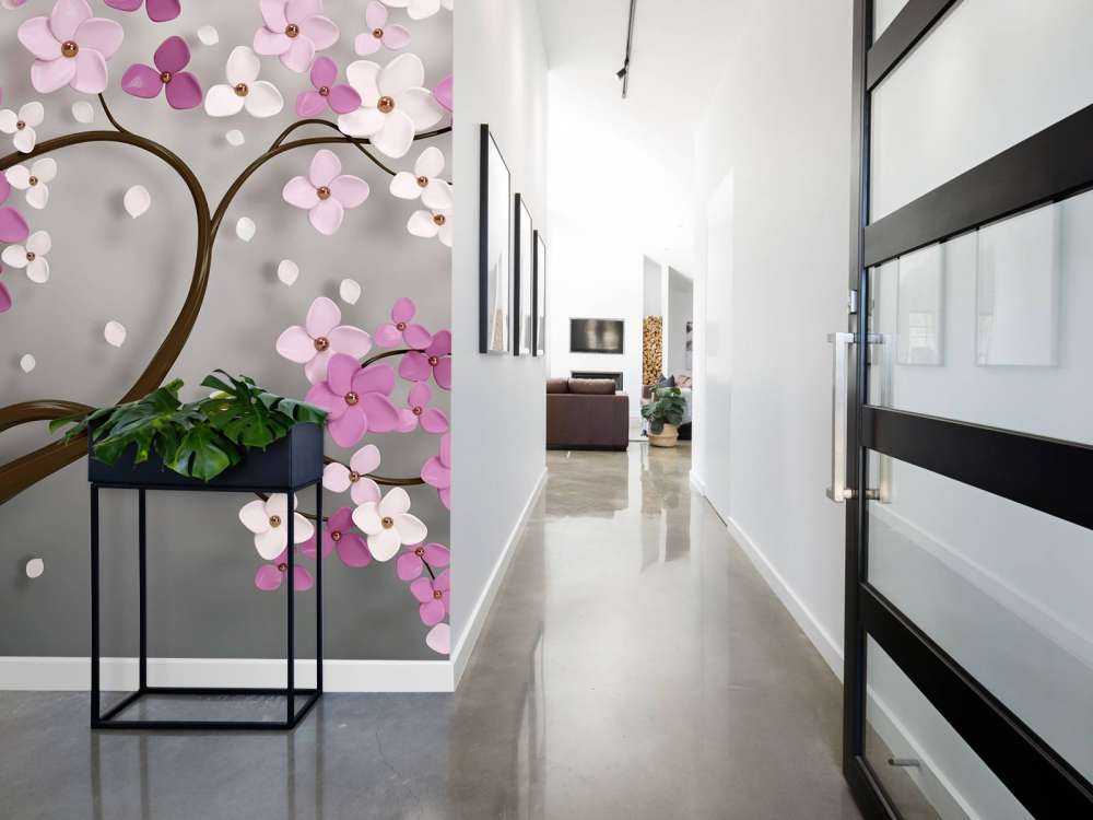 Tre med lilla hvite blomster