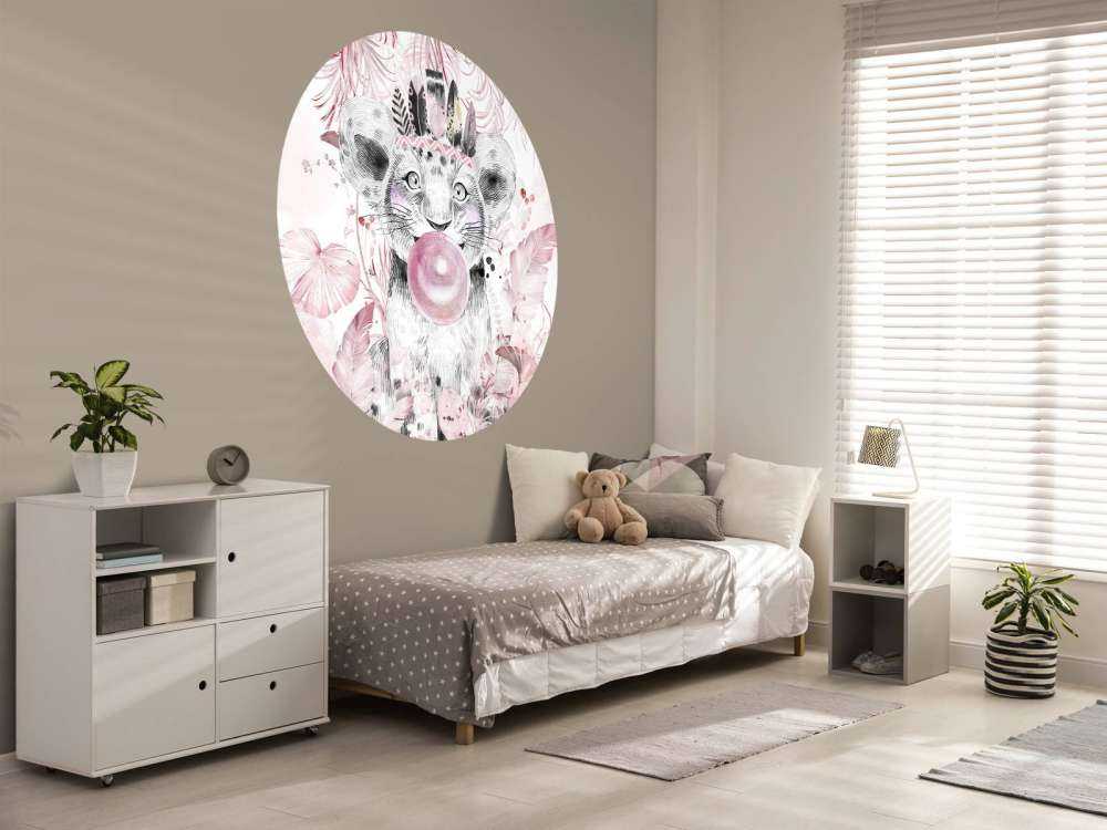 Lekfull valp och rosa drömmar