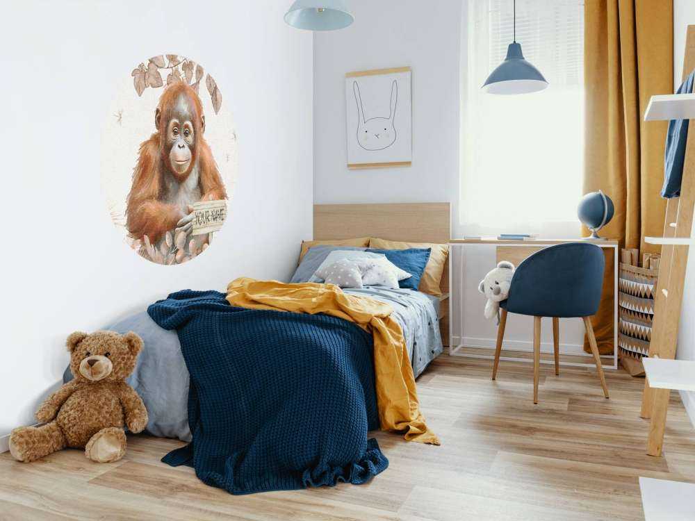 Ung orangutang i djungeln taupe