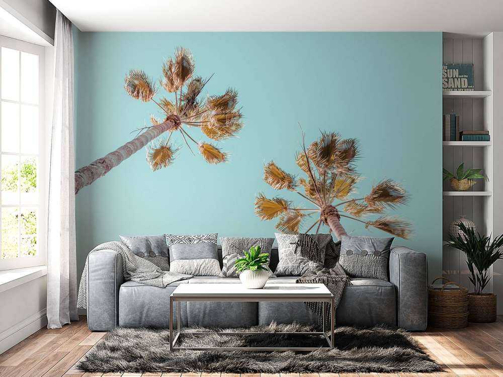 Palmer med blå himmel