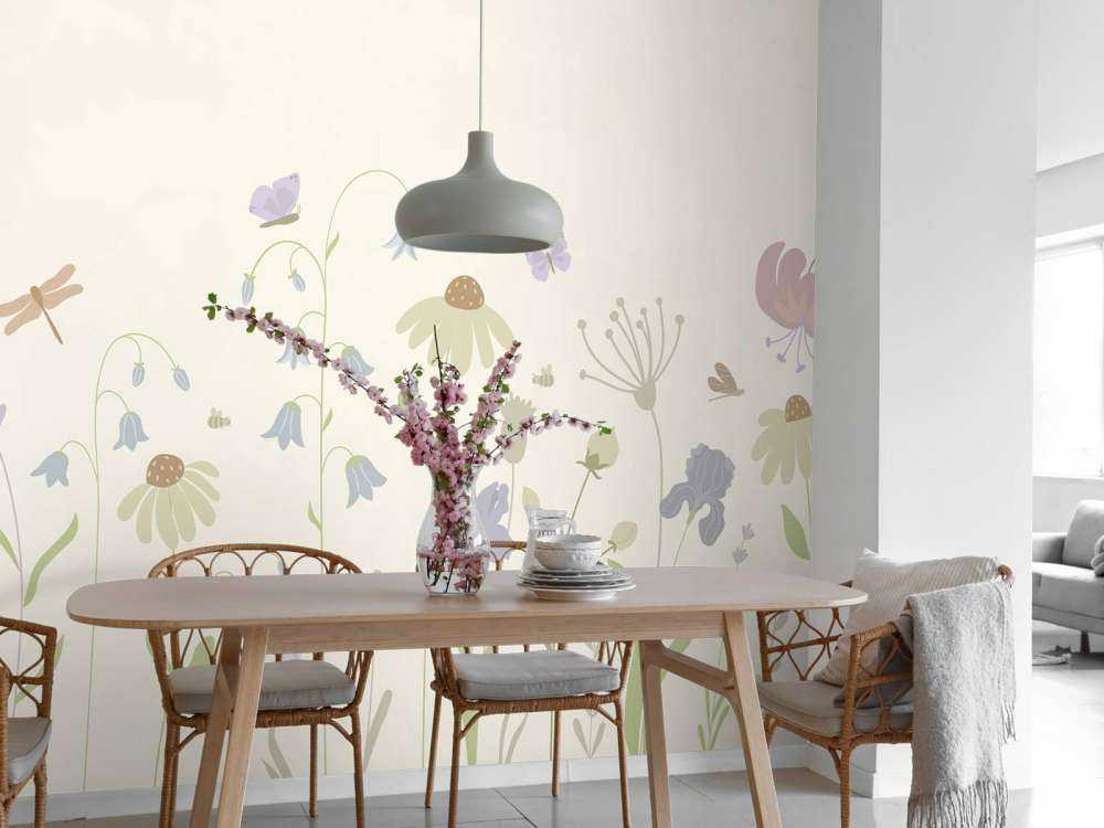 Blomsterfält högt med fjärilar beige, gammelrosa, grön och syren