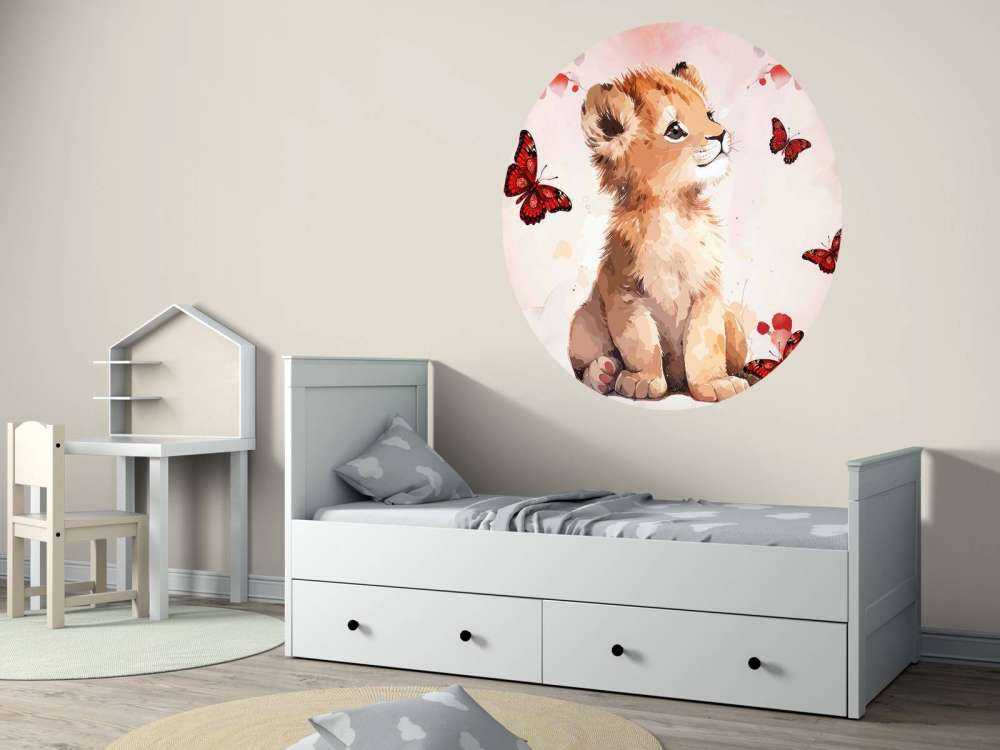 Drømmende løveunge og sommerfugle