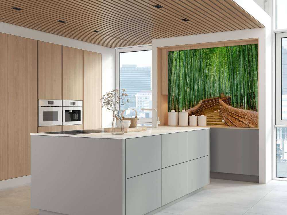 Trappe mellem bambusplanter