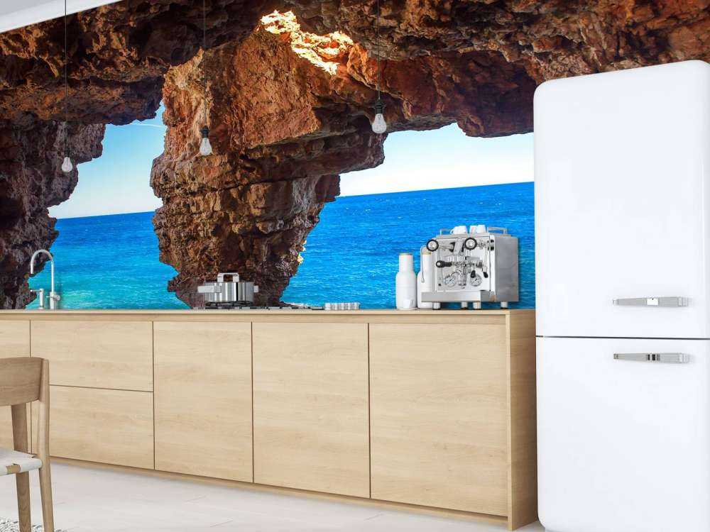 Grotte over havet