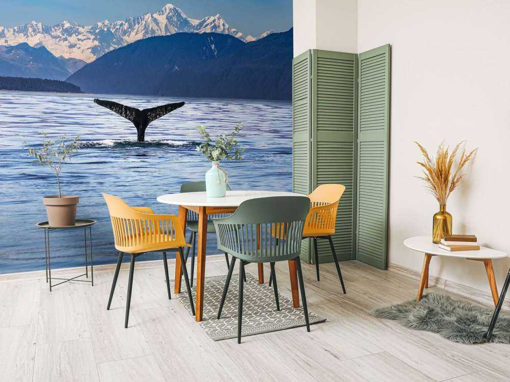 Dykkerhval med bjerge i tapeten