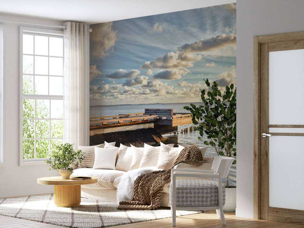 Brygge med vakre skyer