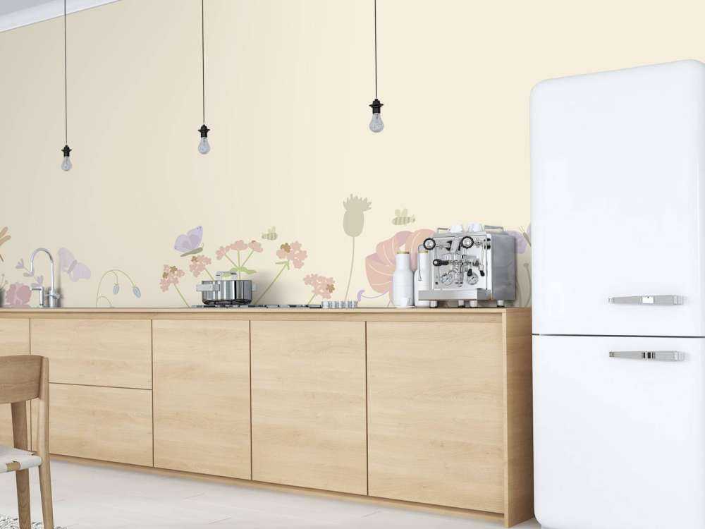 Blomsterfelt med sommerfugler beige, gammelrosa, grønn og lilla