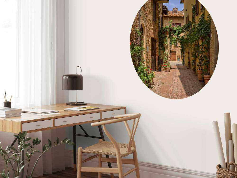 Italiensk gate med planter