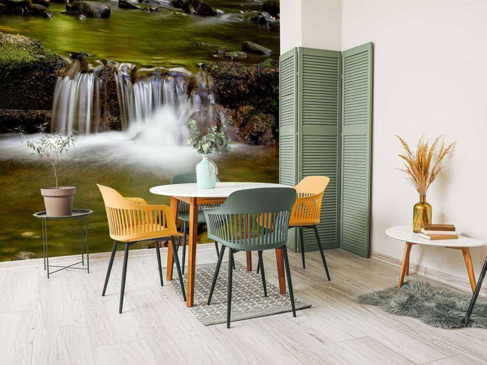Detaljerat litet vattenfall