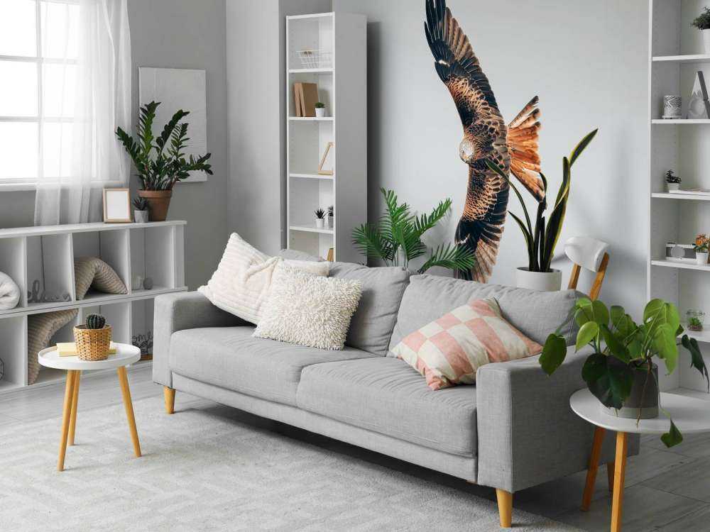 Röd drake med utbredda vingar