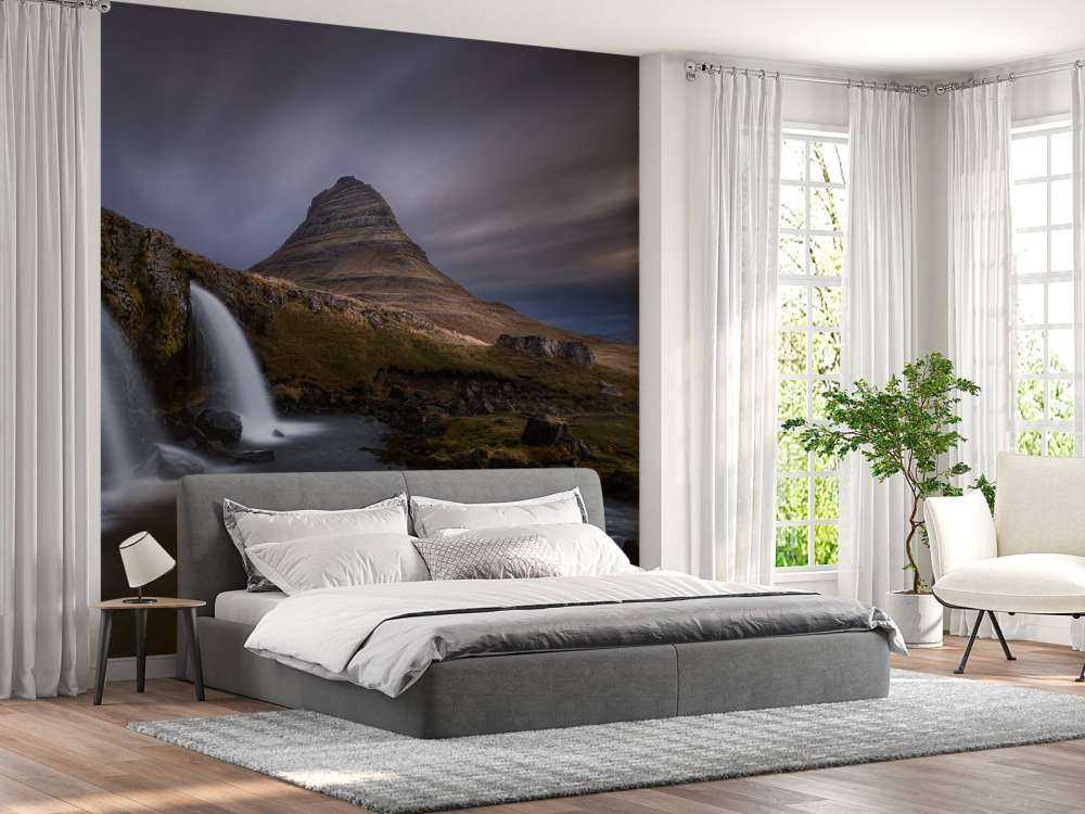 Kirkjufellsfoss falls