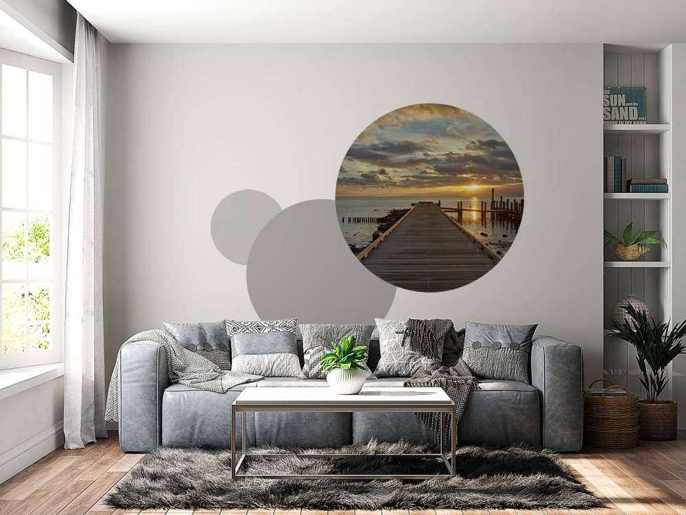 Träbrygga med soluppgång