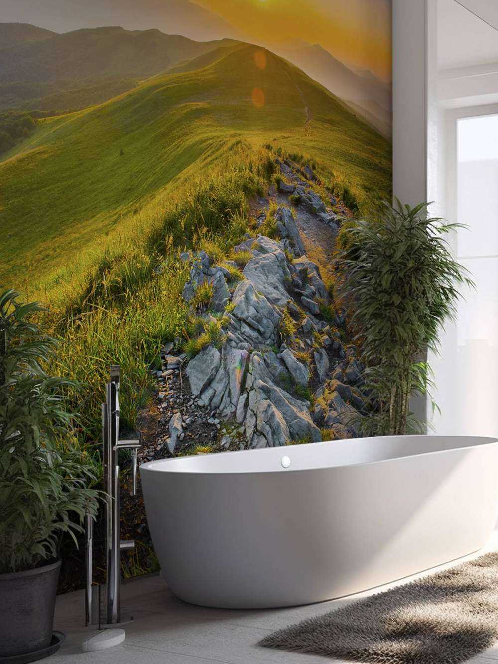 Solnedgång i ett bergigt landskap