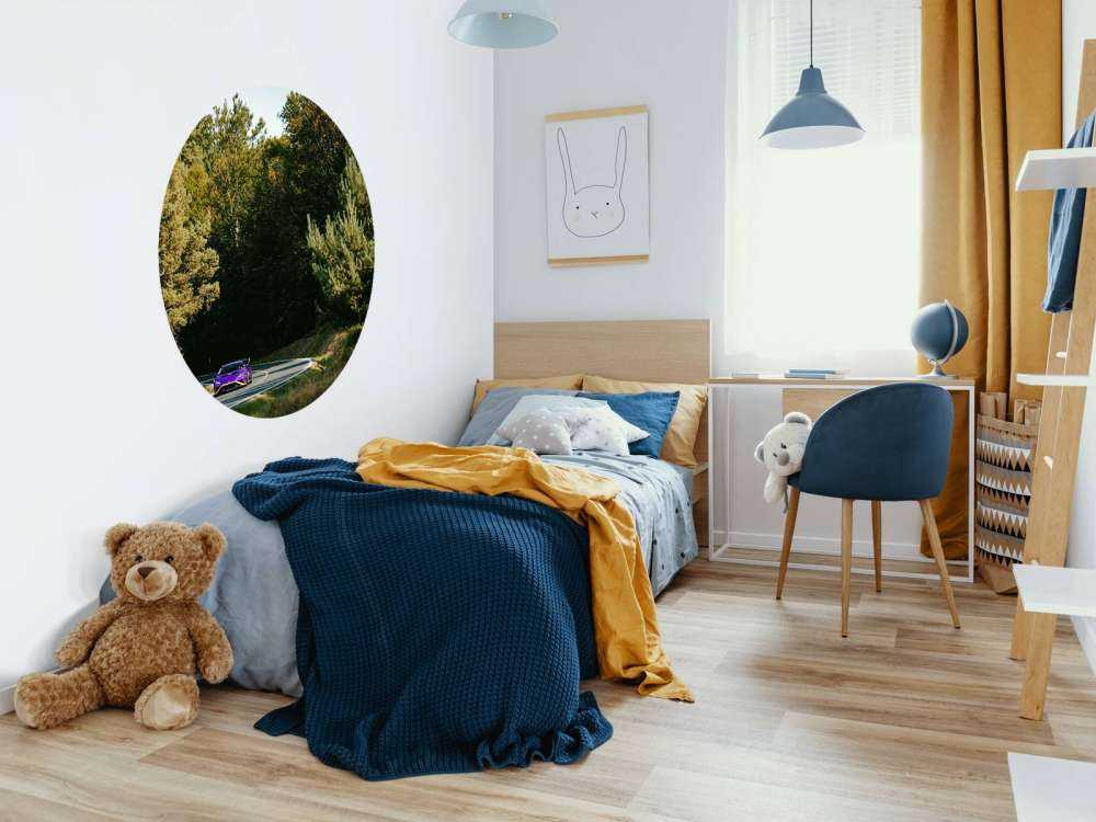 Lilla Lamborghini Huracán i skovlandskab