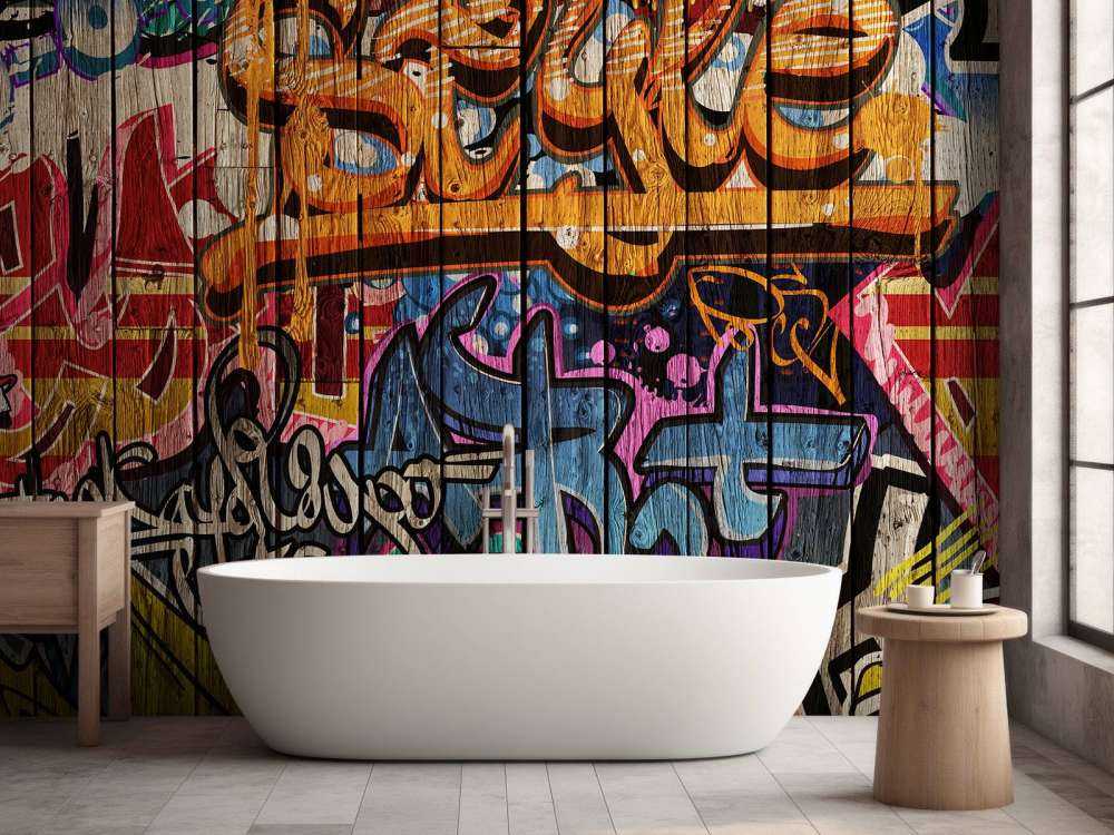 Graffiti med bogstaver på træ