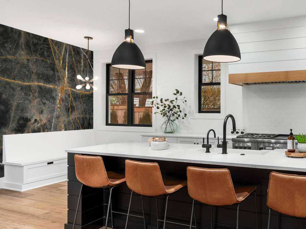 Mørk marmor med kobberfarver