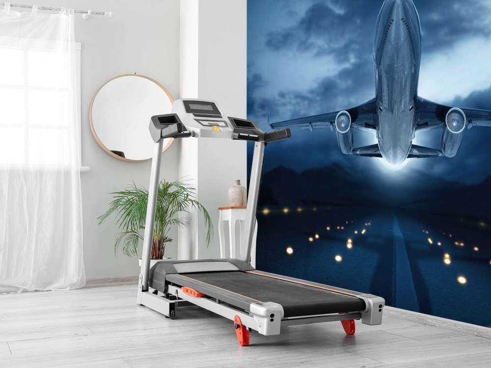 Stigende plan med mørk himmel