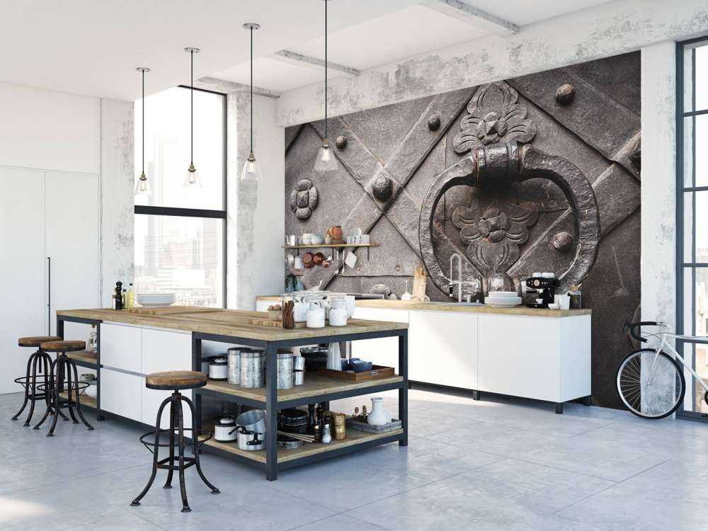 Gammel dør med håndtag