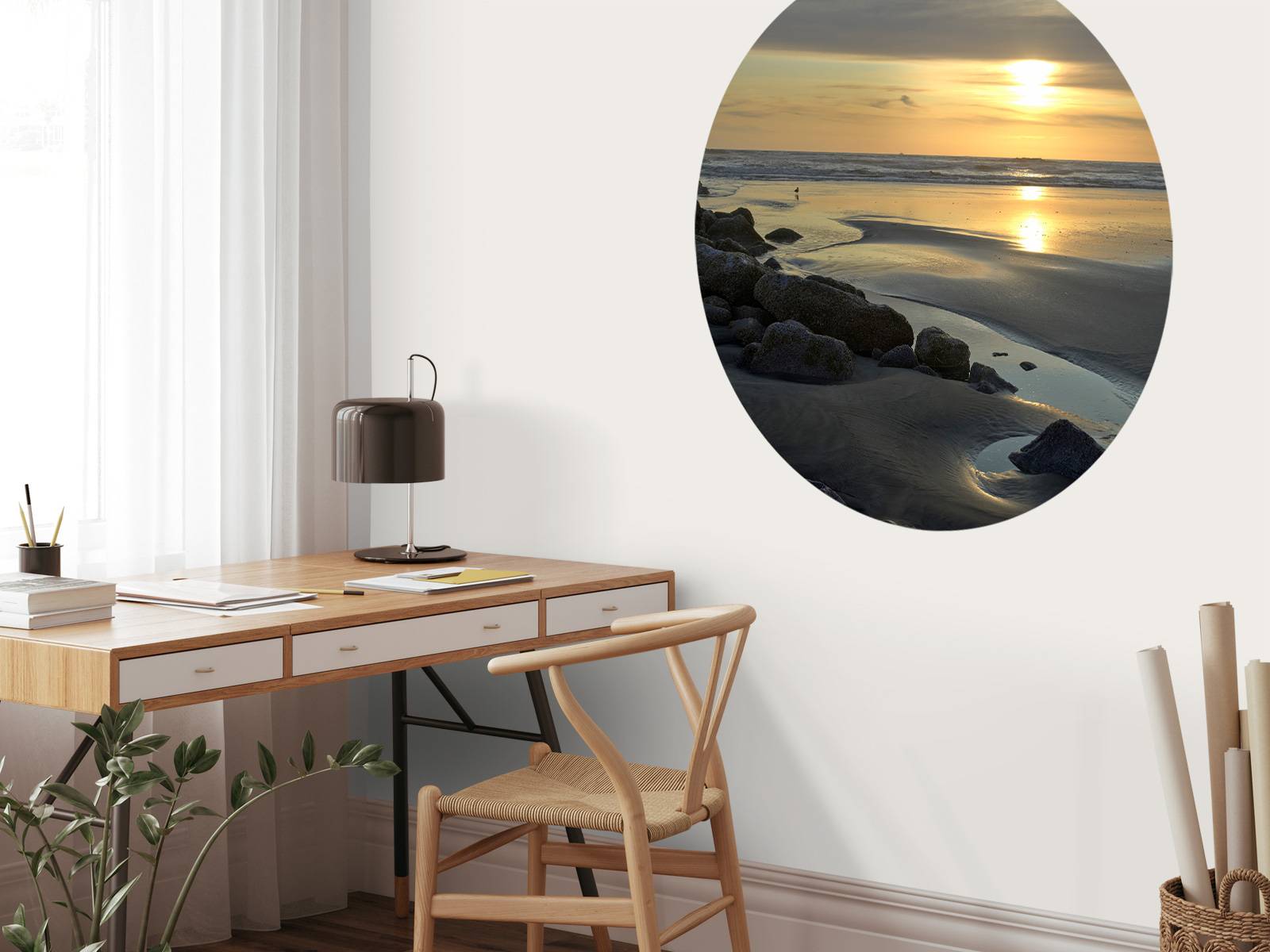 Solnedgang ved en strand