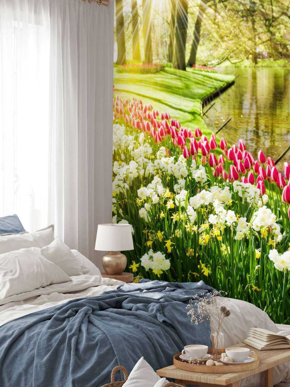 Blomster i en solrik park