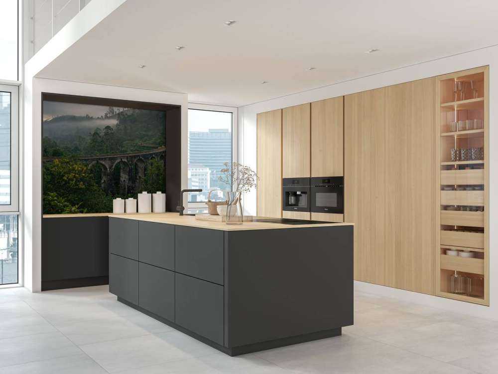 Jernbane bro gjennom jungelen