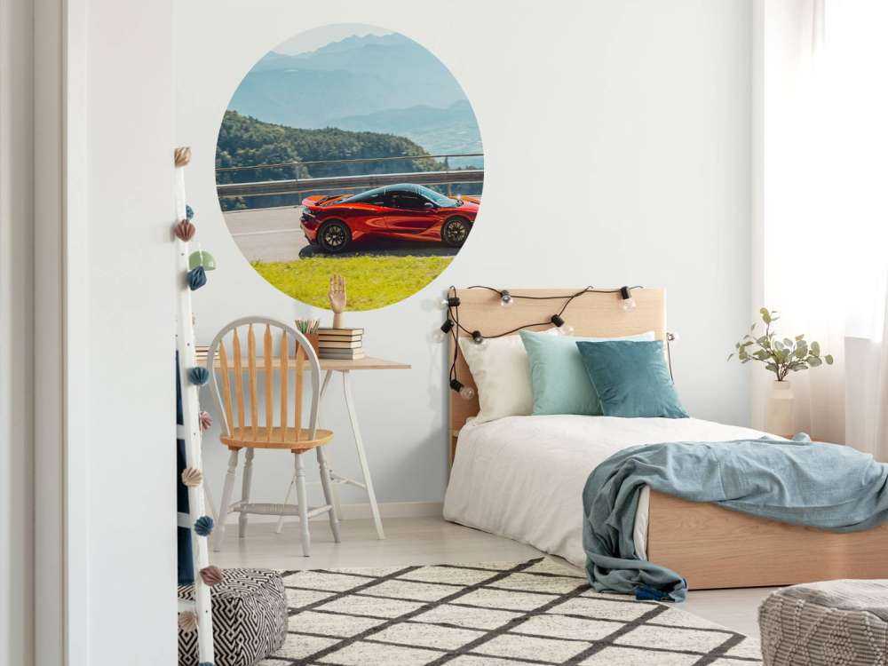 Ridande genom bergpanorama