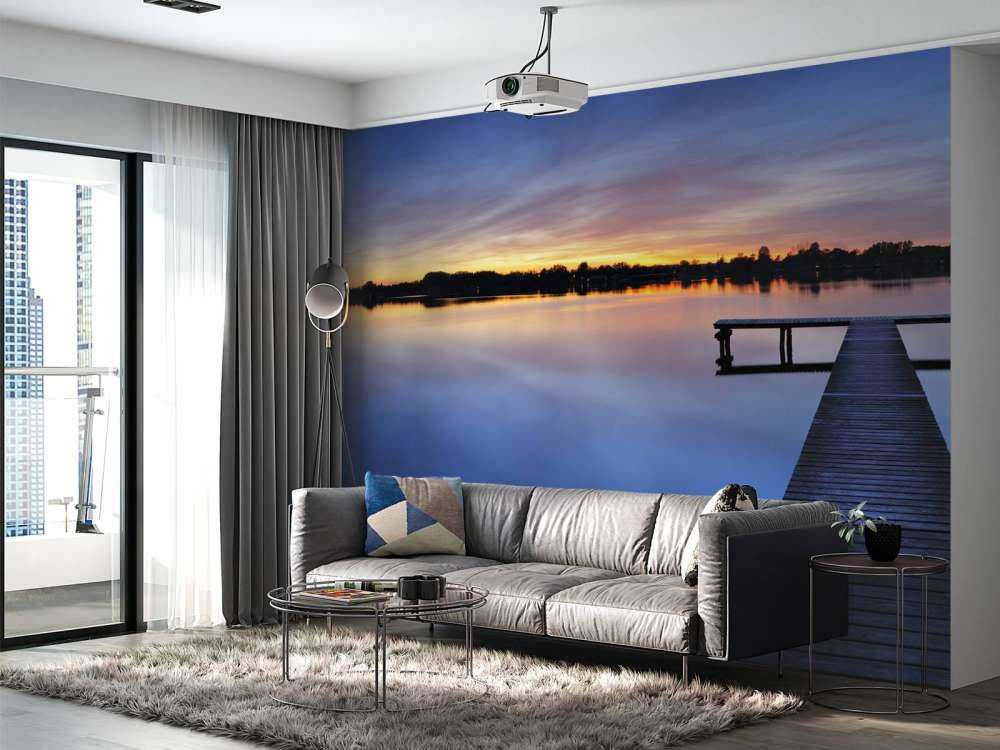 Byggnadsställning med mörkblå himmel