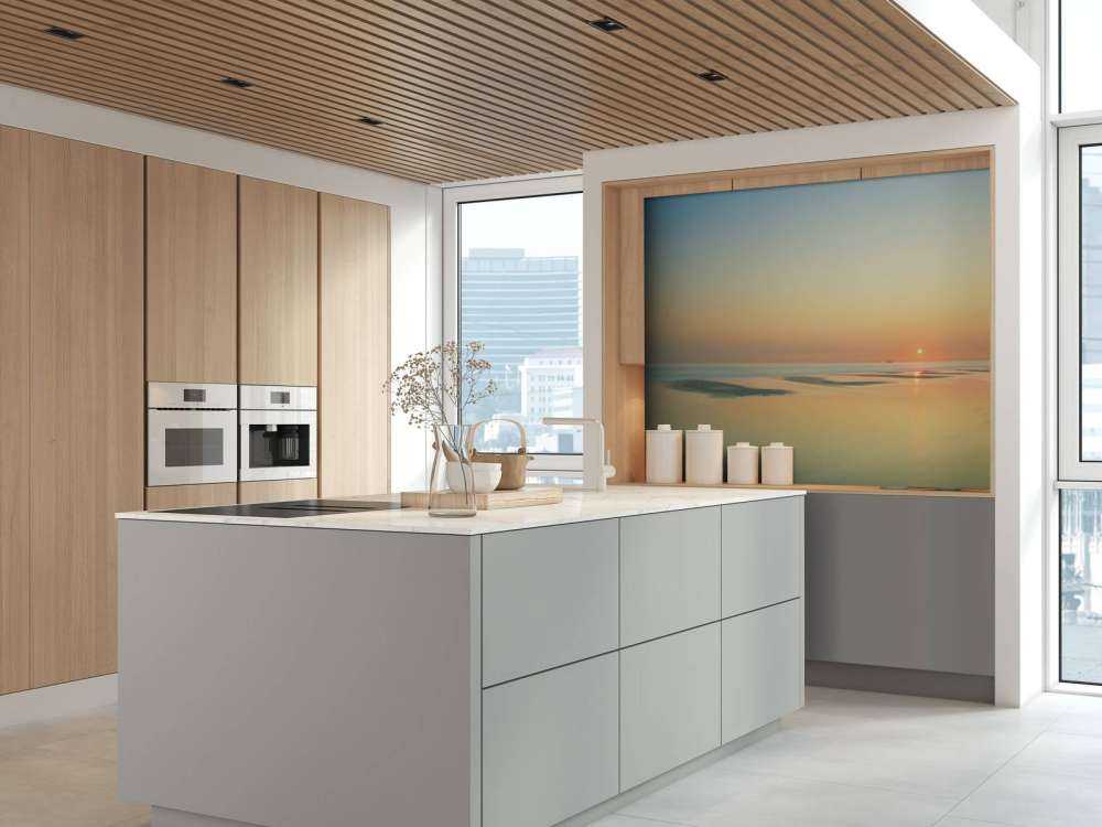 Solnedgång på skogen