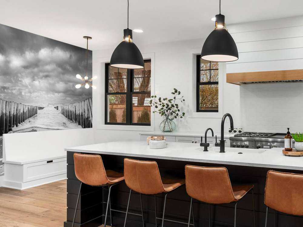 Oroligt hav i svart och vitt