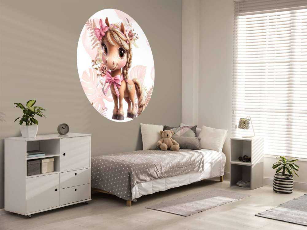 Elegant ponny med rosa rosett