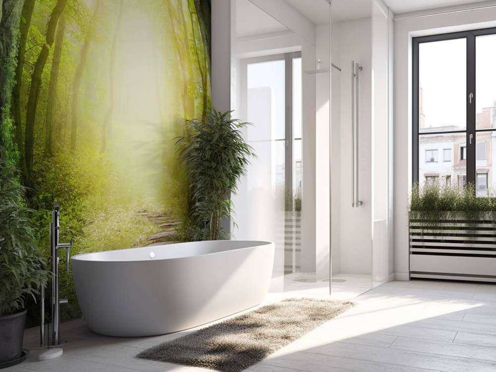 Stenväg genom skogen