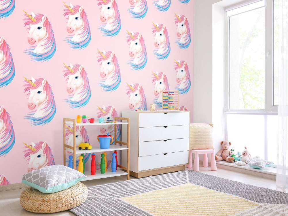 Vit enhörning med gyllene horn