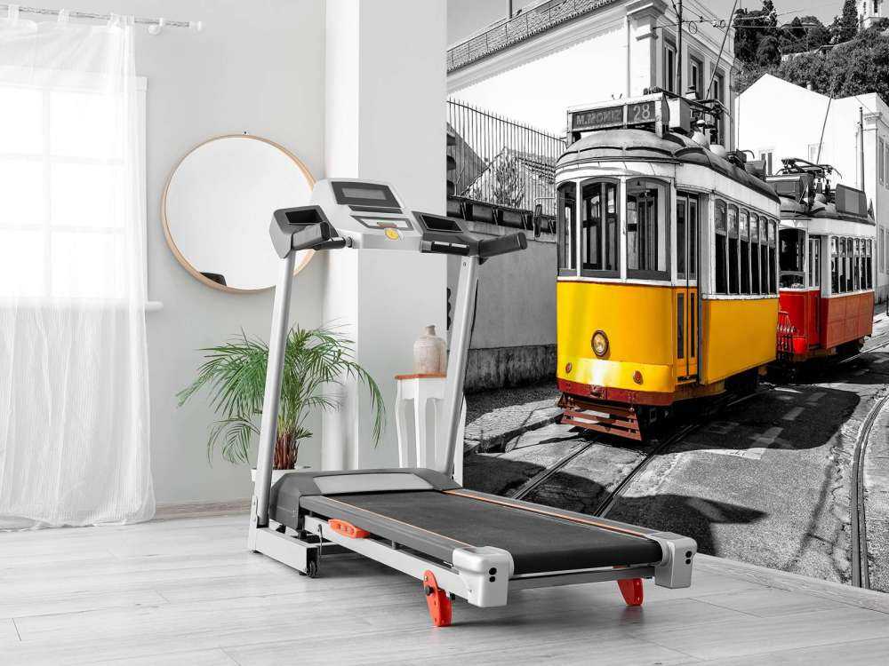 Gul och röd spårvagn