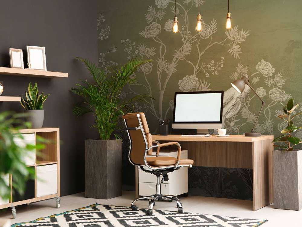 Påfugl Hviler i den Grønne Have