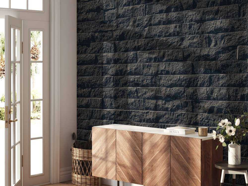 Væg med mørke sten