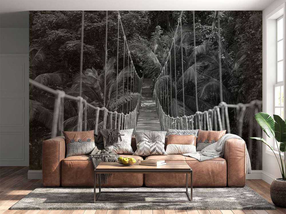 Træbro mellem palmer