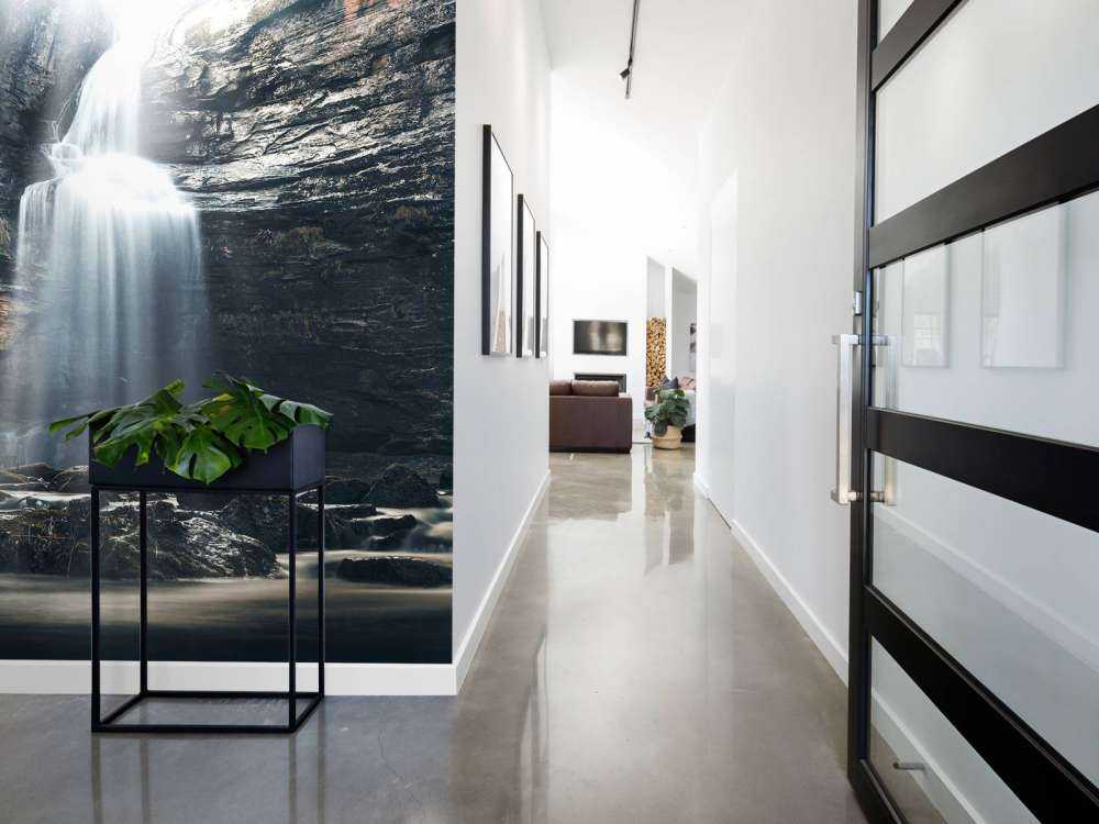Grotte med vandfald