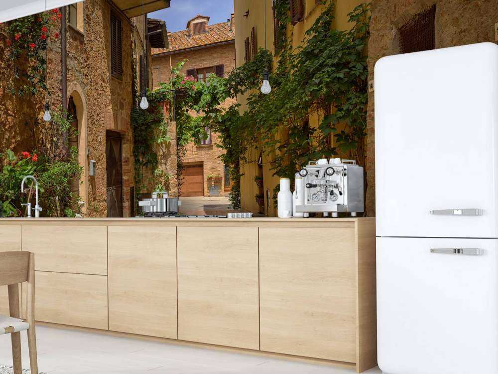 Italiensk gate med planter