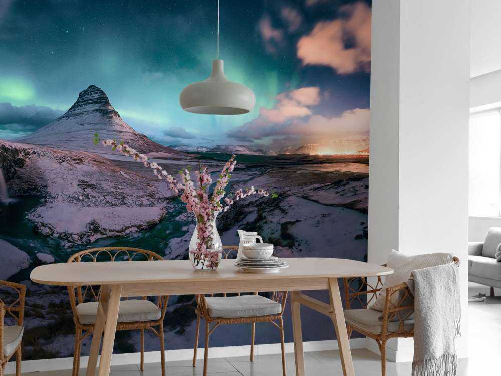 Kirkjufell med nordlys