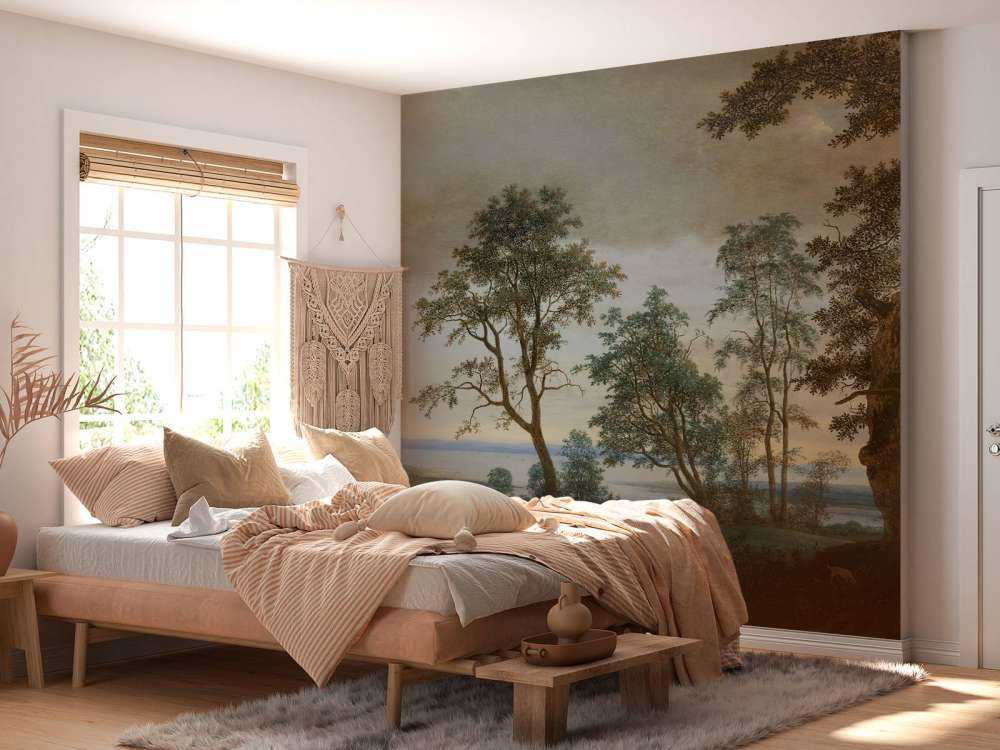 Flodlandskab set gennem træer