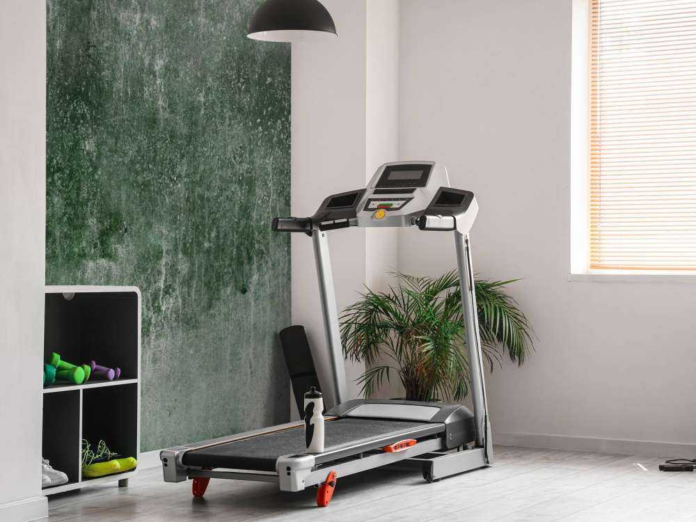 Gammel forvitret grøn væg