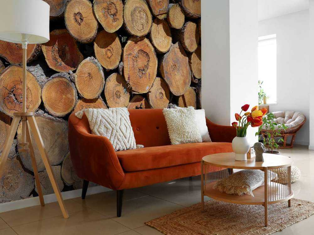 Hög med trädstammar