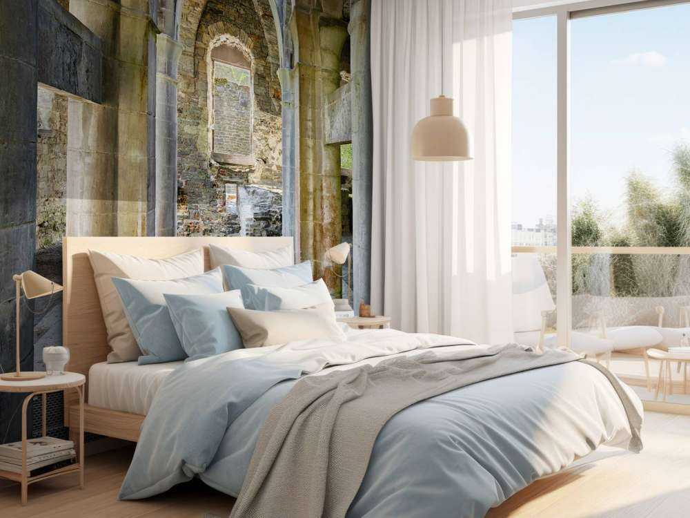 Forlatt bygning med buer