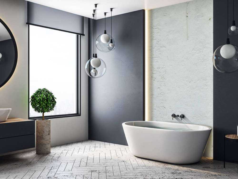 Vegg med hvit stukk og bjelke