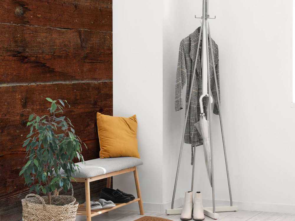 Flere planker av mørkt tre