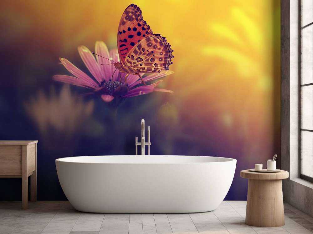 Röd fjäril på blomman