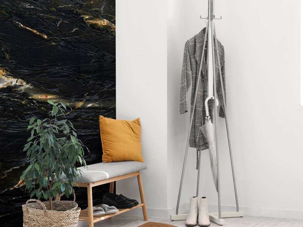 Mørk marmor med striber