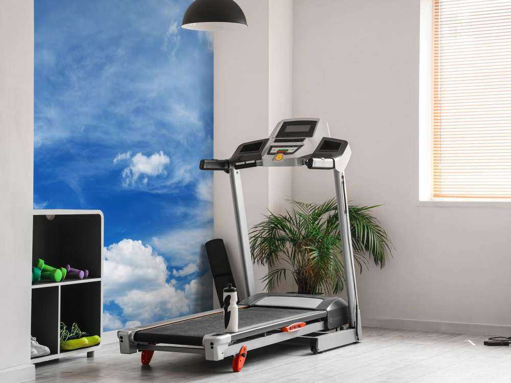 Blå himmel med skyer