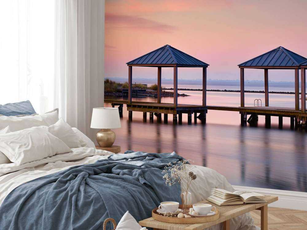 Svømning af anløbsbro ved solopgang