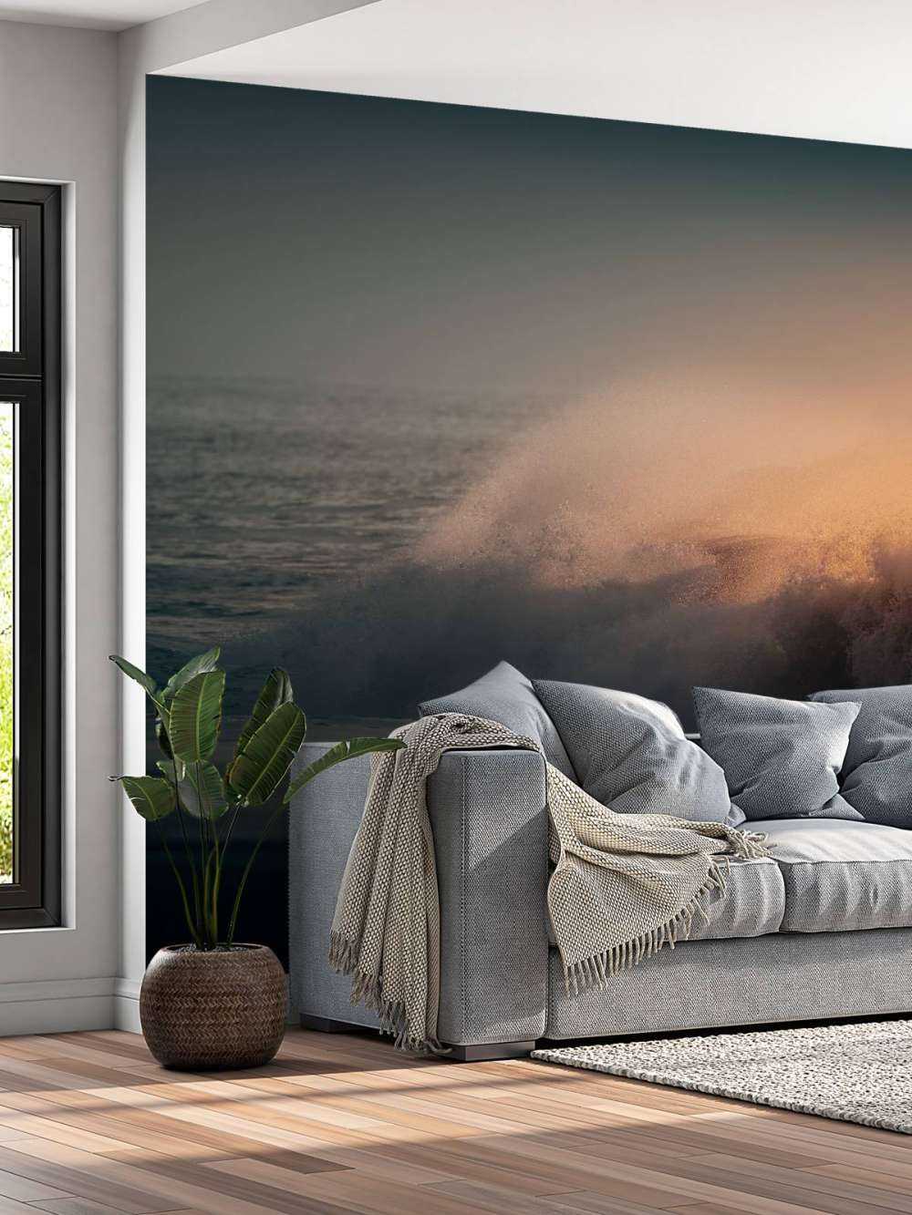 Brydende bølger på stranden